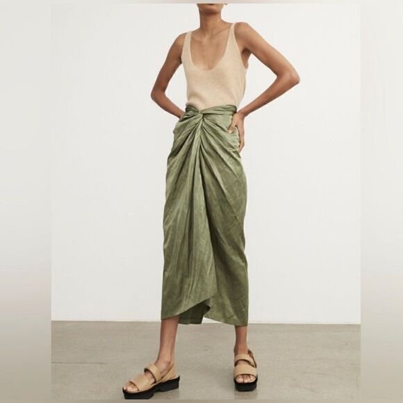Vince NWT Twist Front Skirt in Dark Pistachio
Size 2 MSRP $395 - Picture 3 of 13